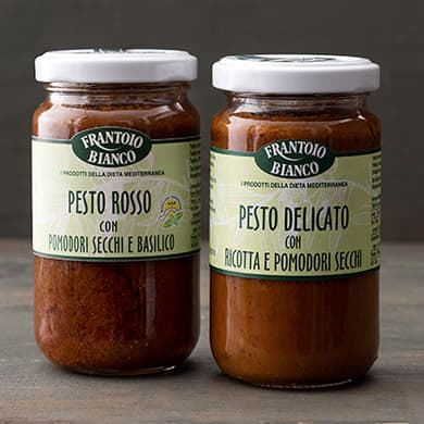pesto rosso con pomodori secchi e pesto delicato con ricotta